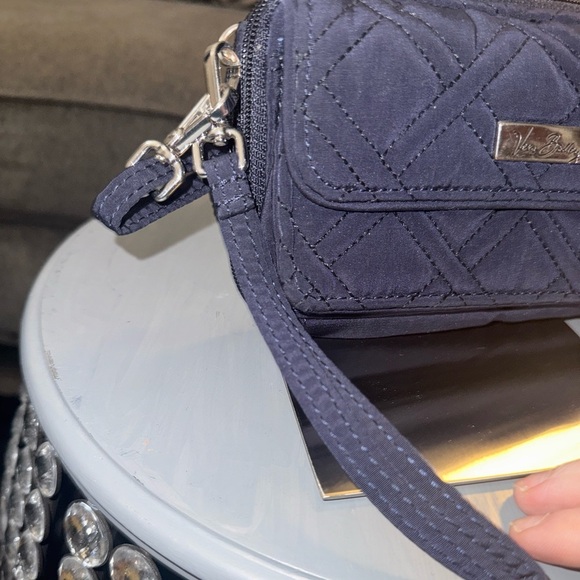 Vera Bradley Classic Navy RFID All in One Crossbody zip around wallet /Wristlet - Picture 3 of 8